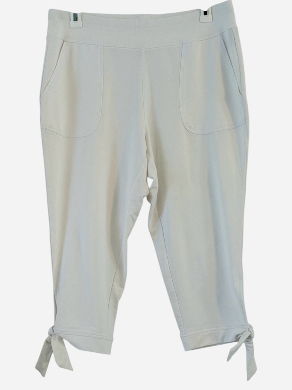 Avenue Stylish White Tie-Cuff Capris Size 14/16